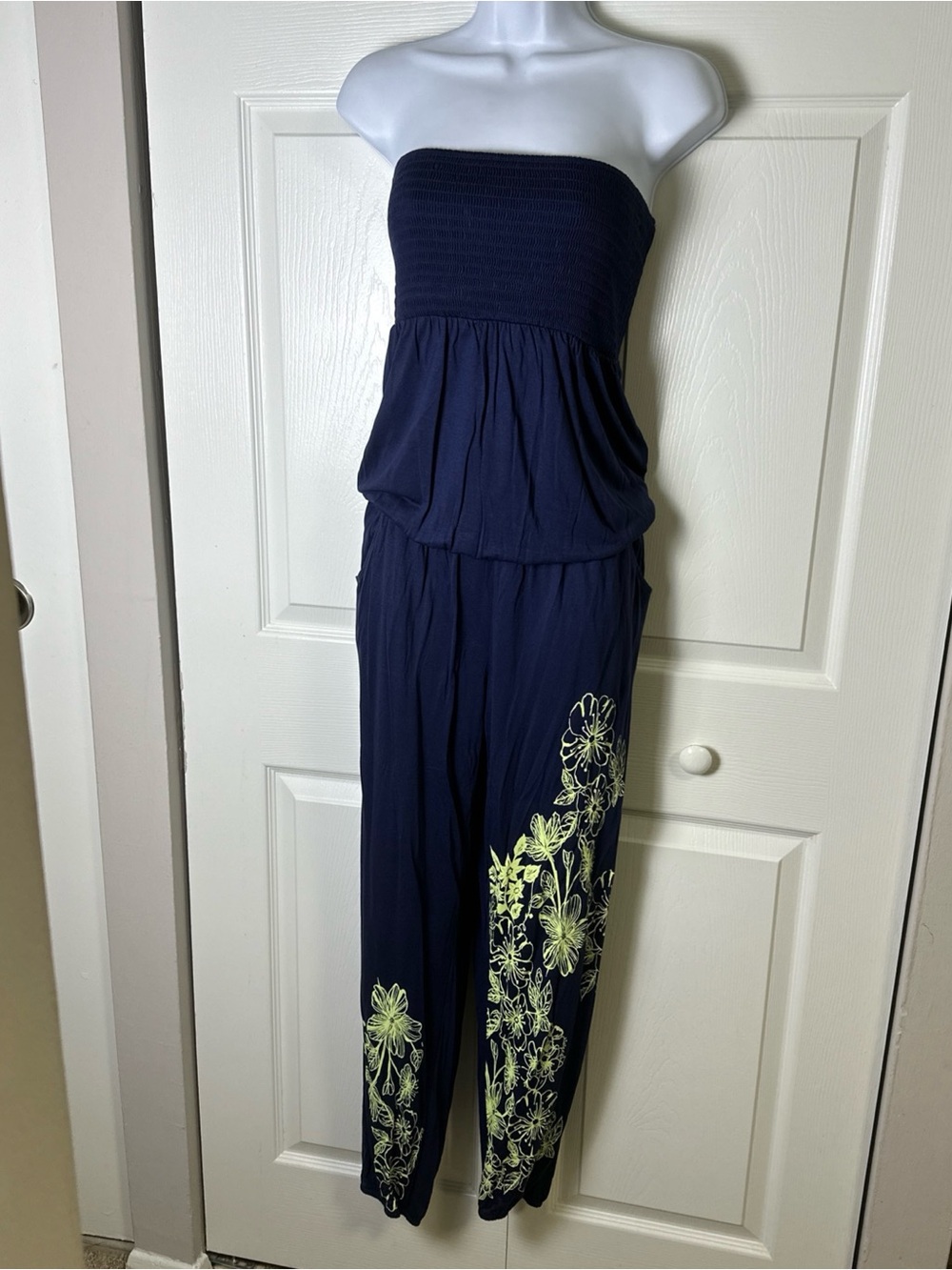 Sleeveless Jumpsuit with Pockets Size 6